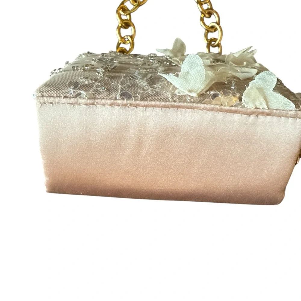 Elegant Floral Embellished Clutch with Gold Chain - Picture 2 of 6